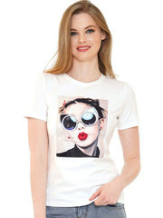 WHY DRESS SUNGLASSES GIRL PATCH ON BASIC T-SHIRT